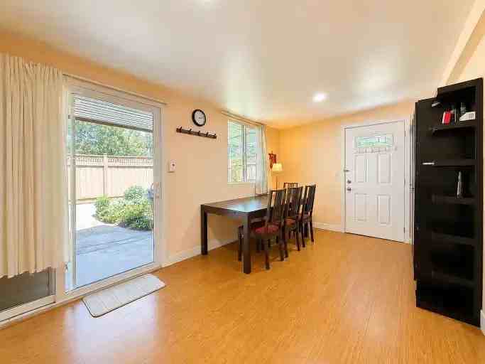 7031 Lindsay Rd - Photo 7 of 21