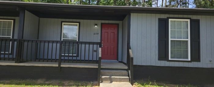 6104 Oakwood Cir Sw - Photo 2 of 12