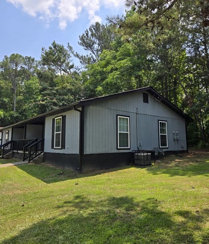 6104 Oakwood Cir Sw - Photo 3 of 12