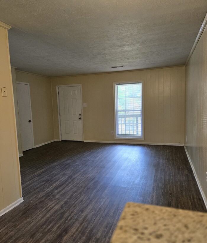 6104 Oakwood Cir Sw - Photo 5 of 12