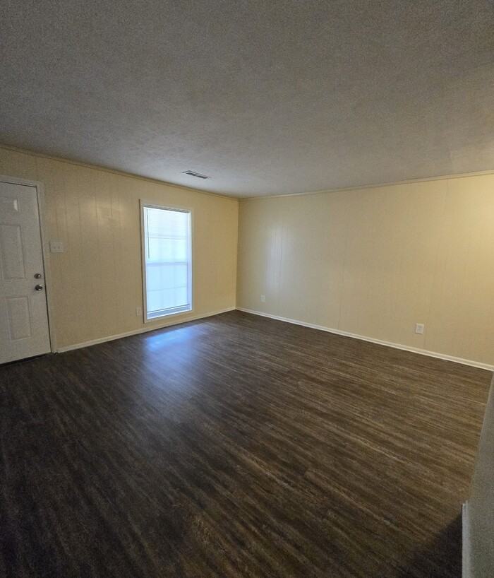 6104 Oakwood Cir Sw - Photo 6 of 12