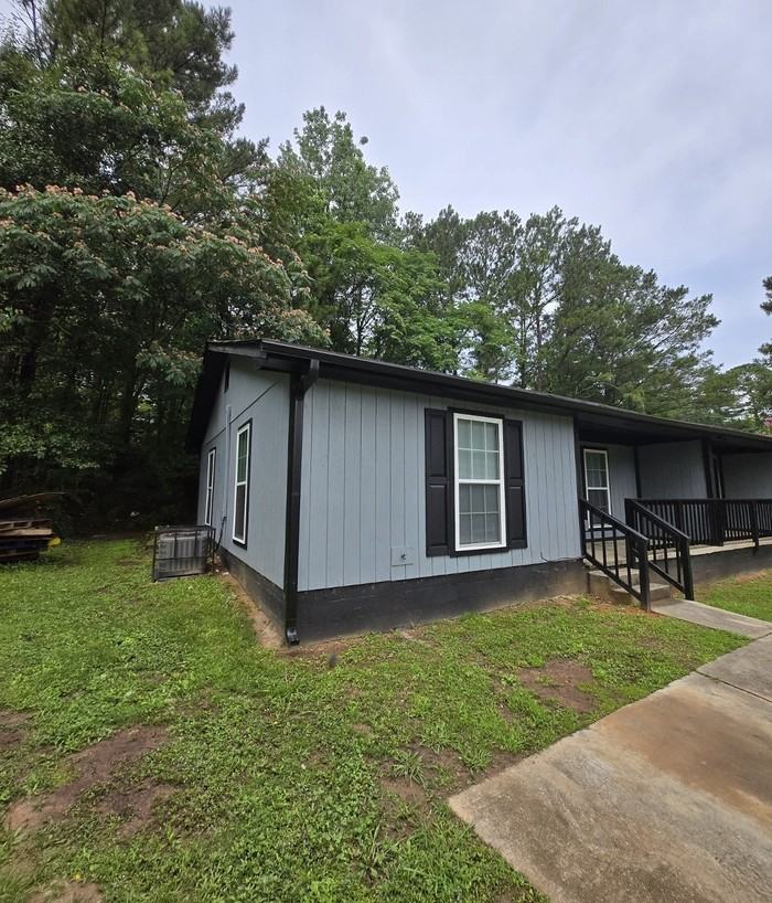 6106 Oakwood Cir Sw - Photo 2 of 15