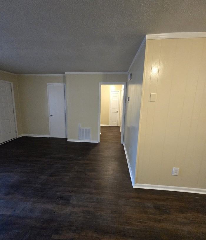 6106 Oakwood Cir Sw - Photo 4 of 15