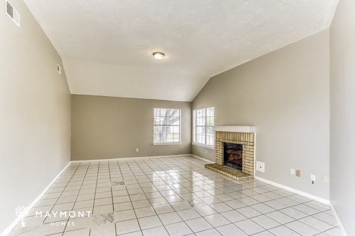 3131 Ashford Bend Dr - Photo 2 of 14