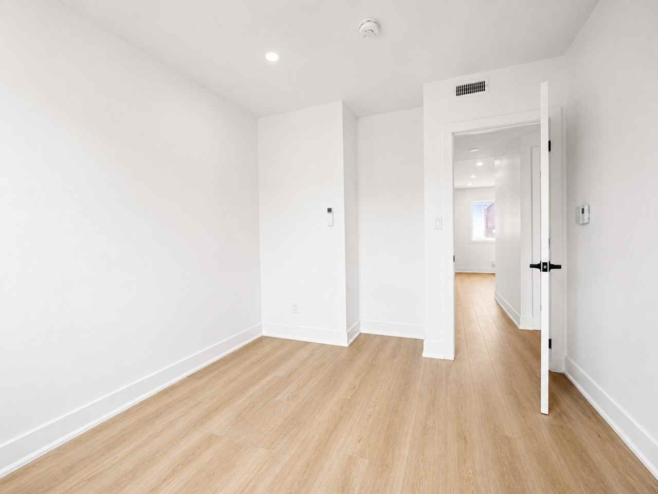 221 Earlscourt Avenue #4 - Photo 4 of 7