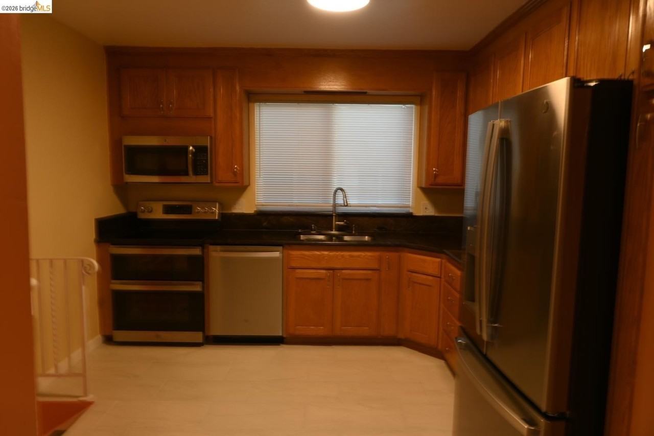 1316 Russell St - Photo 6 of 9