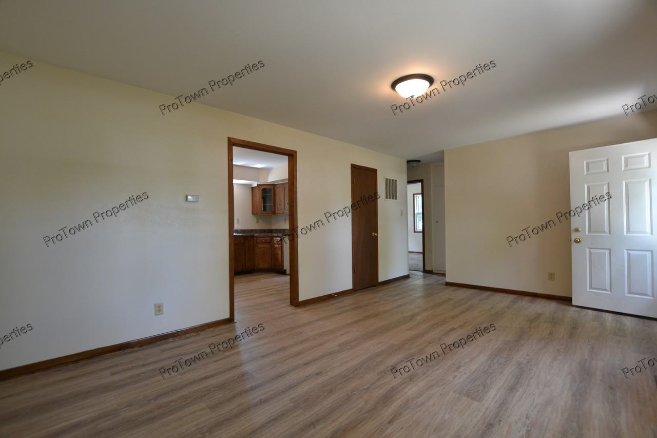 8 Girard Boulevard - Photo 3 of 8
