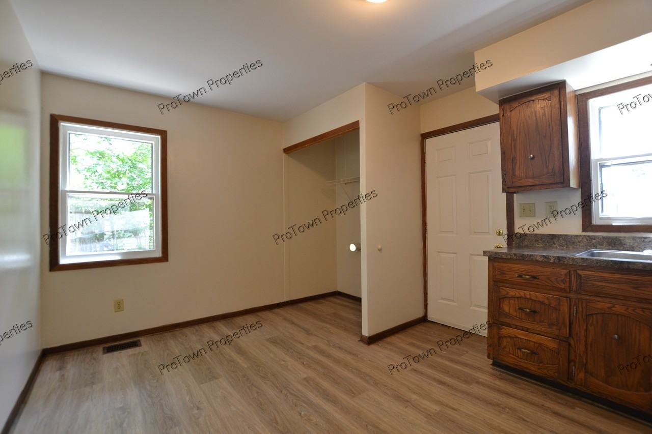 8 Girard Boulevard - Photo 2 of 8