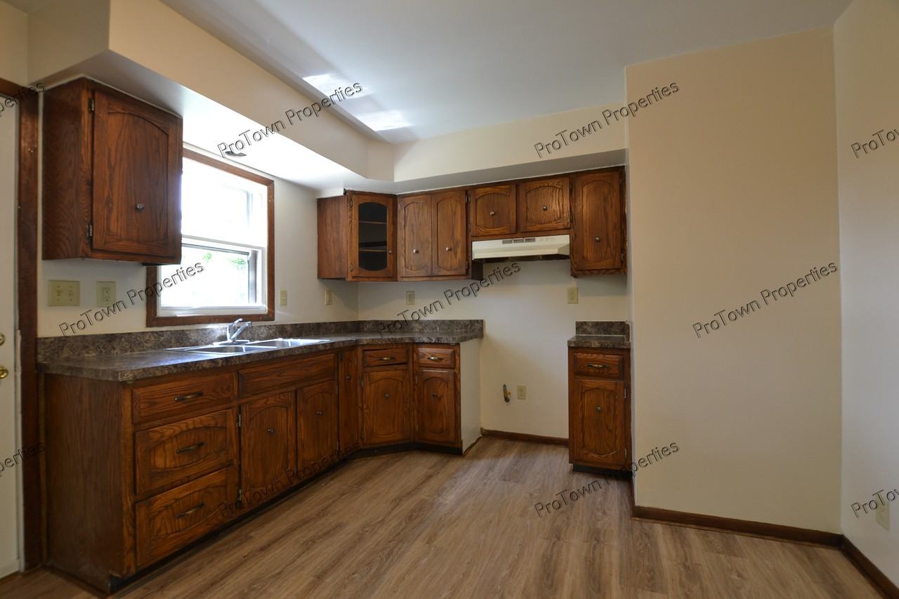 8 Girard Boulevard - Photo 4 of 8
