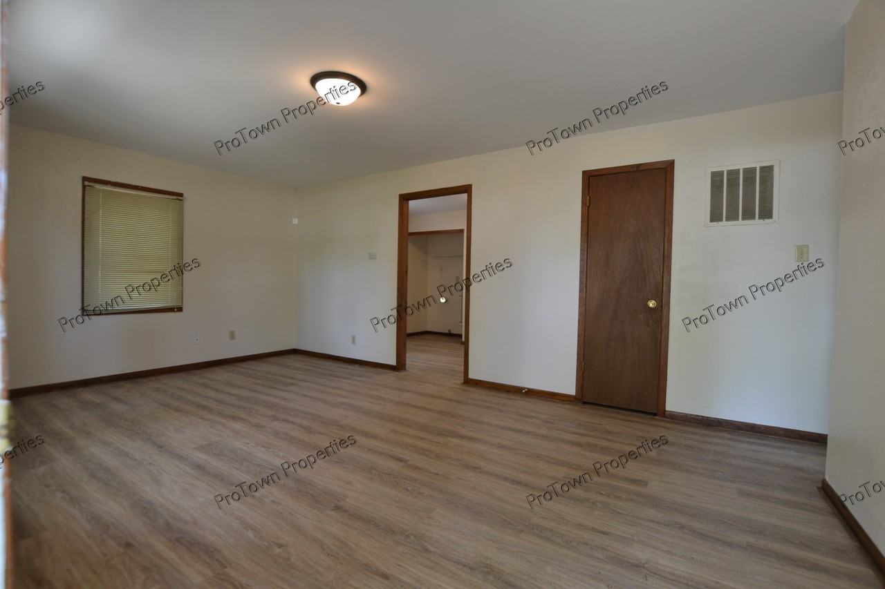 8 Girard Boulevard - Photo 5 of 8