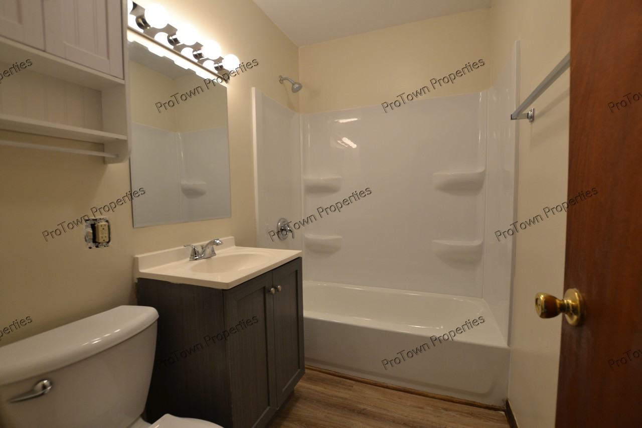 8 Girard Boulevard - Photo 6 of 8