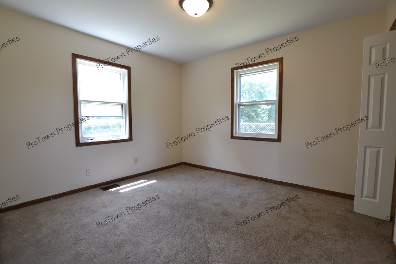 8 Girard Boulevard - Photo 7 of 8