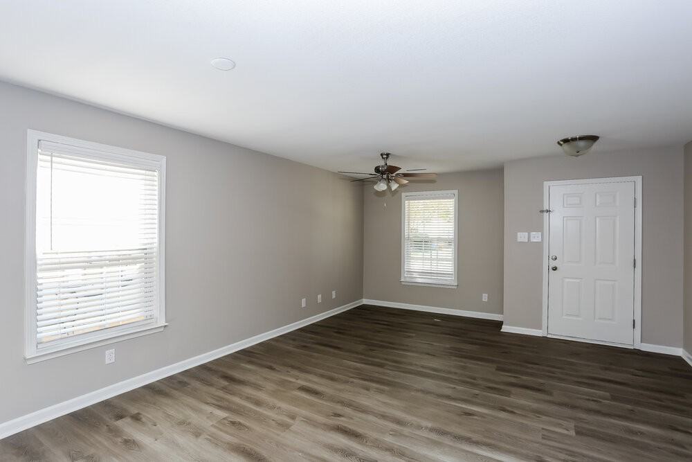 313 Ranlo Ave - Photo 4 of 15