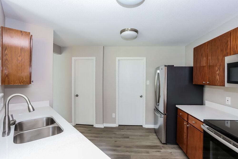 313 Ranlo Ave - Photo 6 of 15