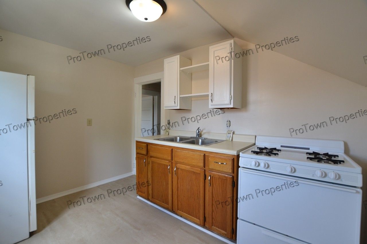 1067 North May Street #2 - Photo 3 of 7