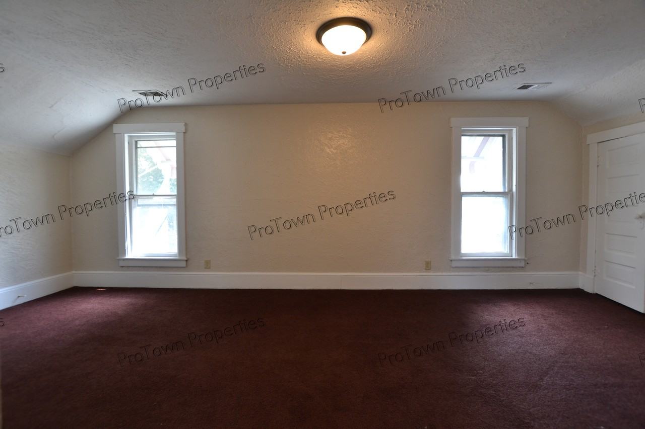 1067 North May Street #2 - Photo 2 of 7