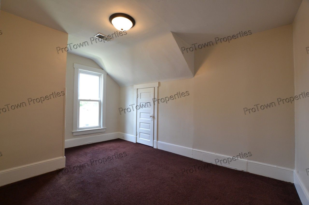 1067 North May Street #2 - Photo 6 of 7