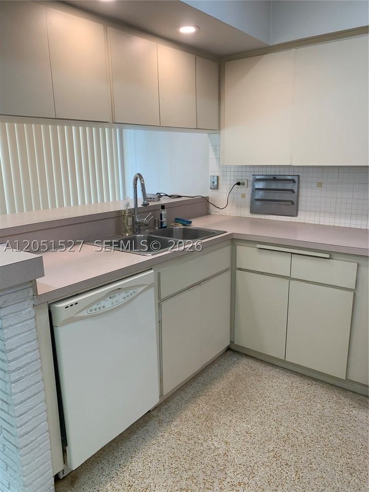1820 Sw 98th Ct - Photo 6 of 15