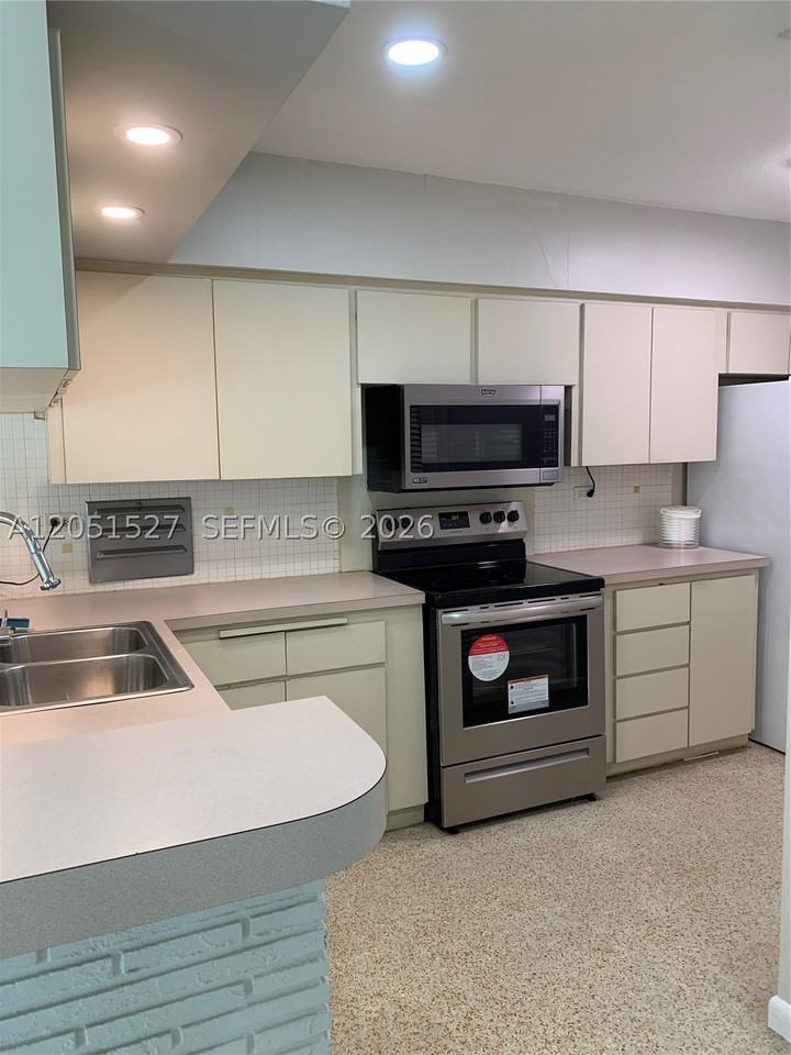 1820 Sw 98th Ct - Photo 7 of 15