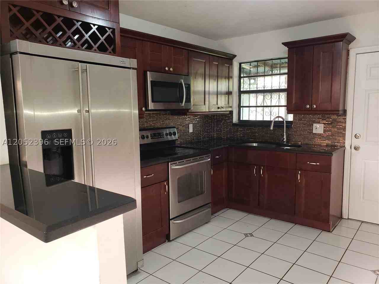 2998 Nw 30th St - Photo 2 of 10
