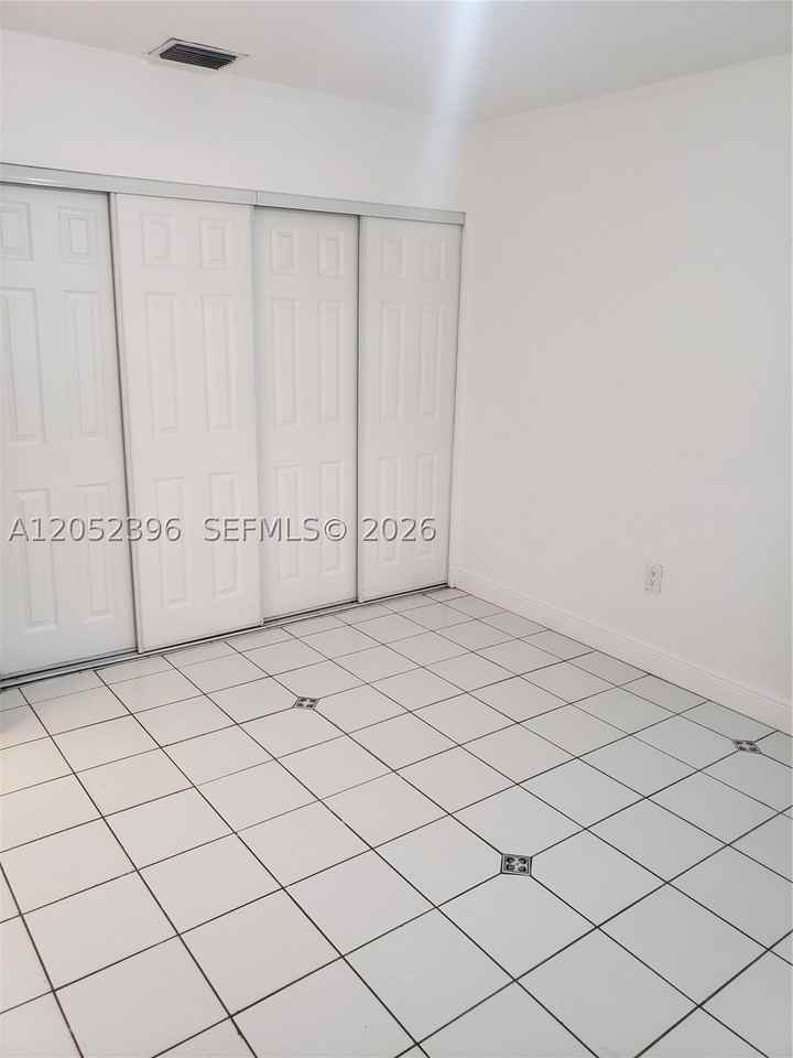 2998 Nw 30th St - Photo 6 of 10