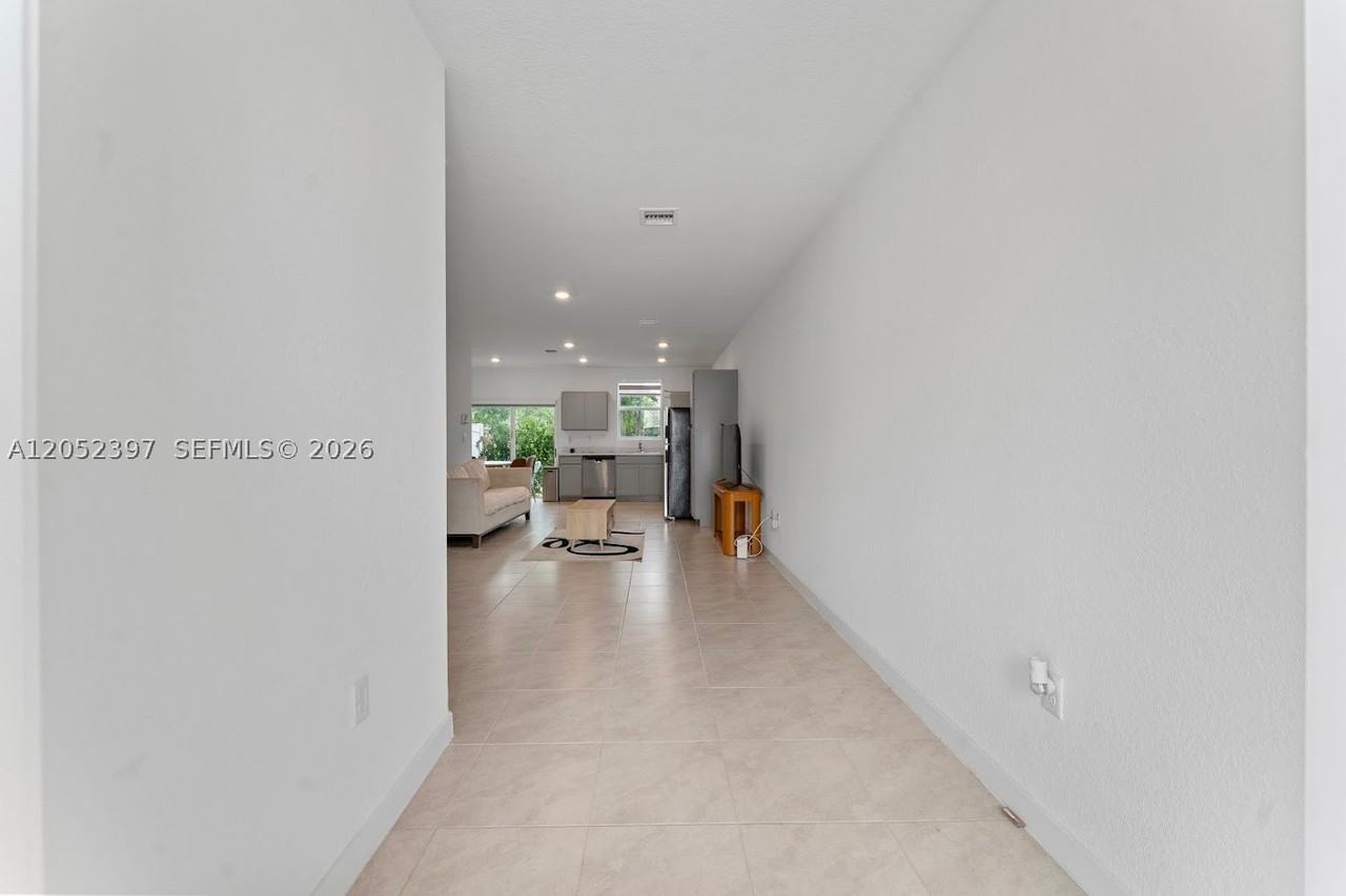 336 Nw 8th Ct - Photo 4 of 33
