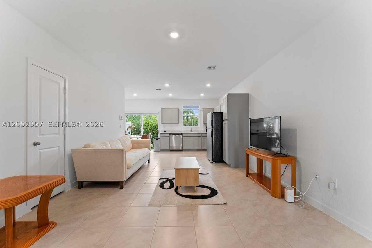 336 Nw 8th Ct - Photo 6 of 33