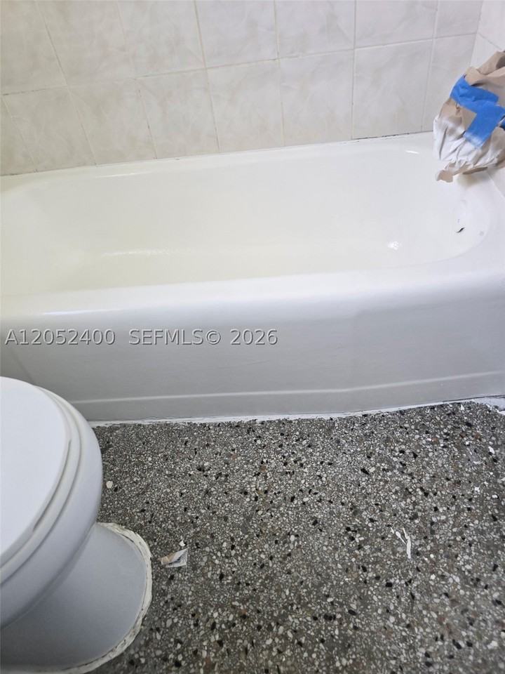 250 Sw 11th Ave #6 - Photo 5 of 7