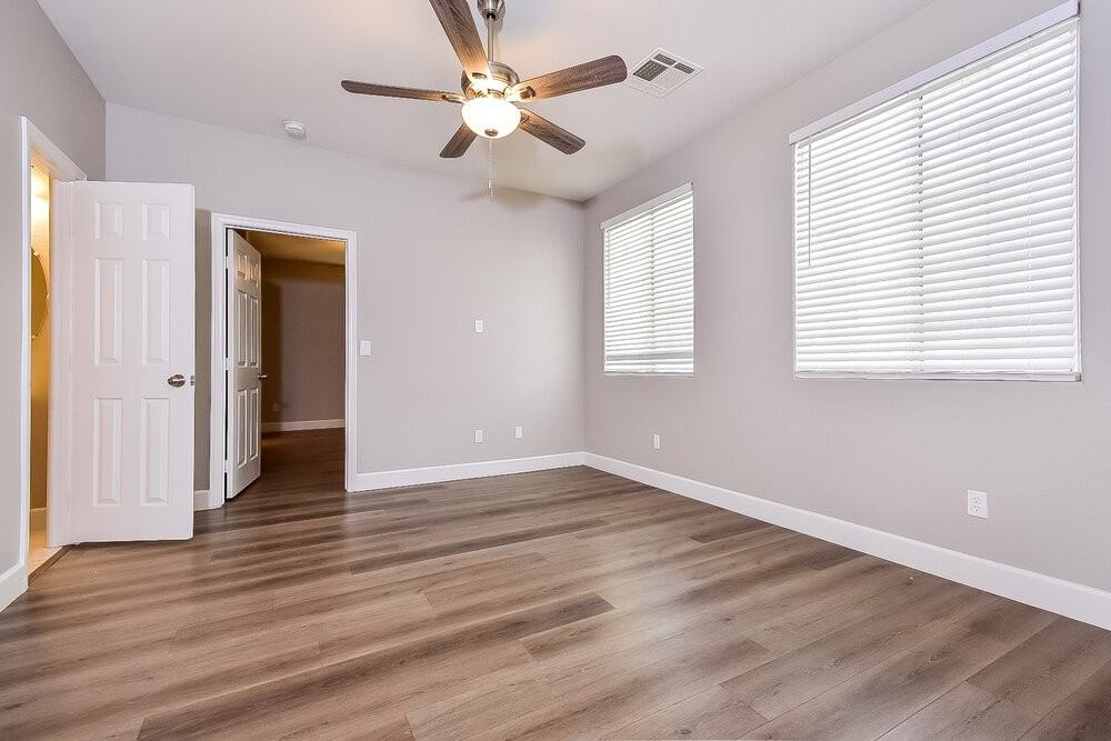 4027 Sparrow Rock St - Photo 4 of 17