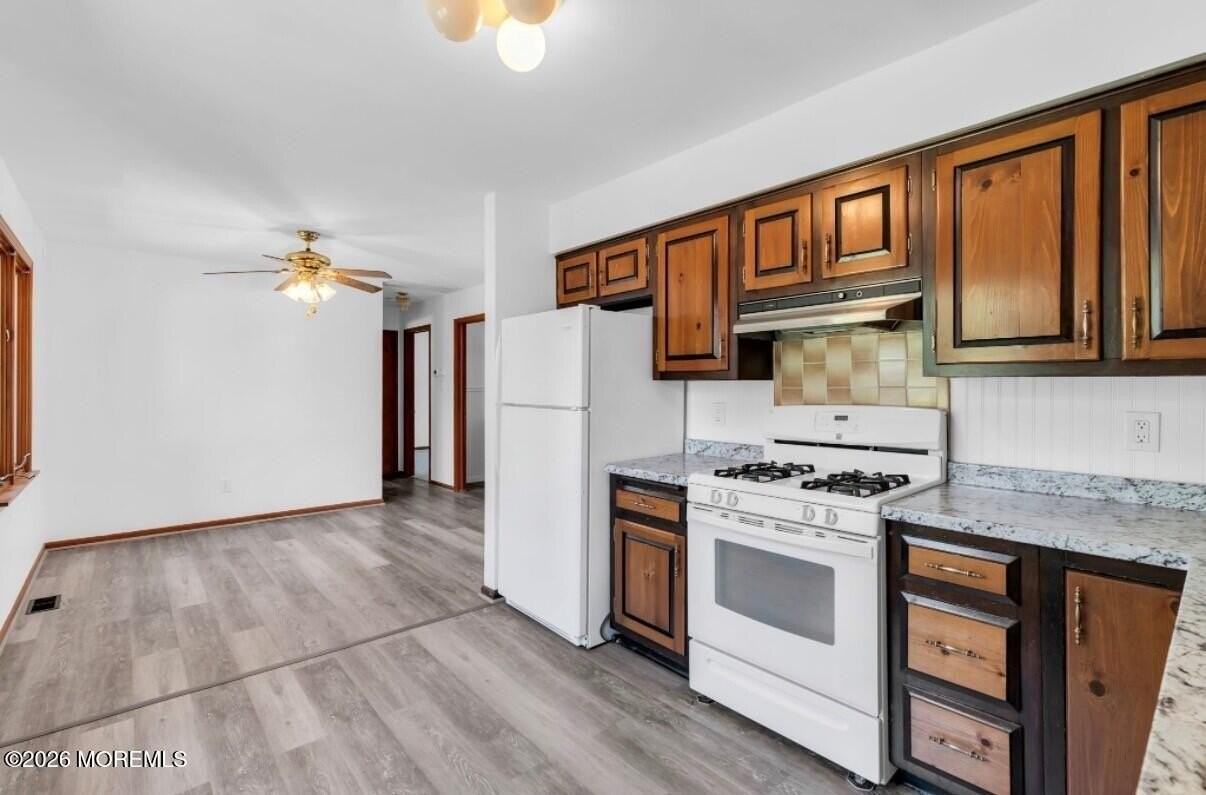 464 Barnacle Rd - Photo 4 of 10