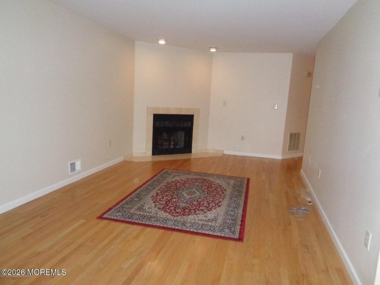 8 Eastborne Dr #1008 - Photo 4 of 9