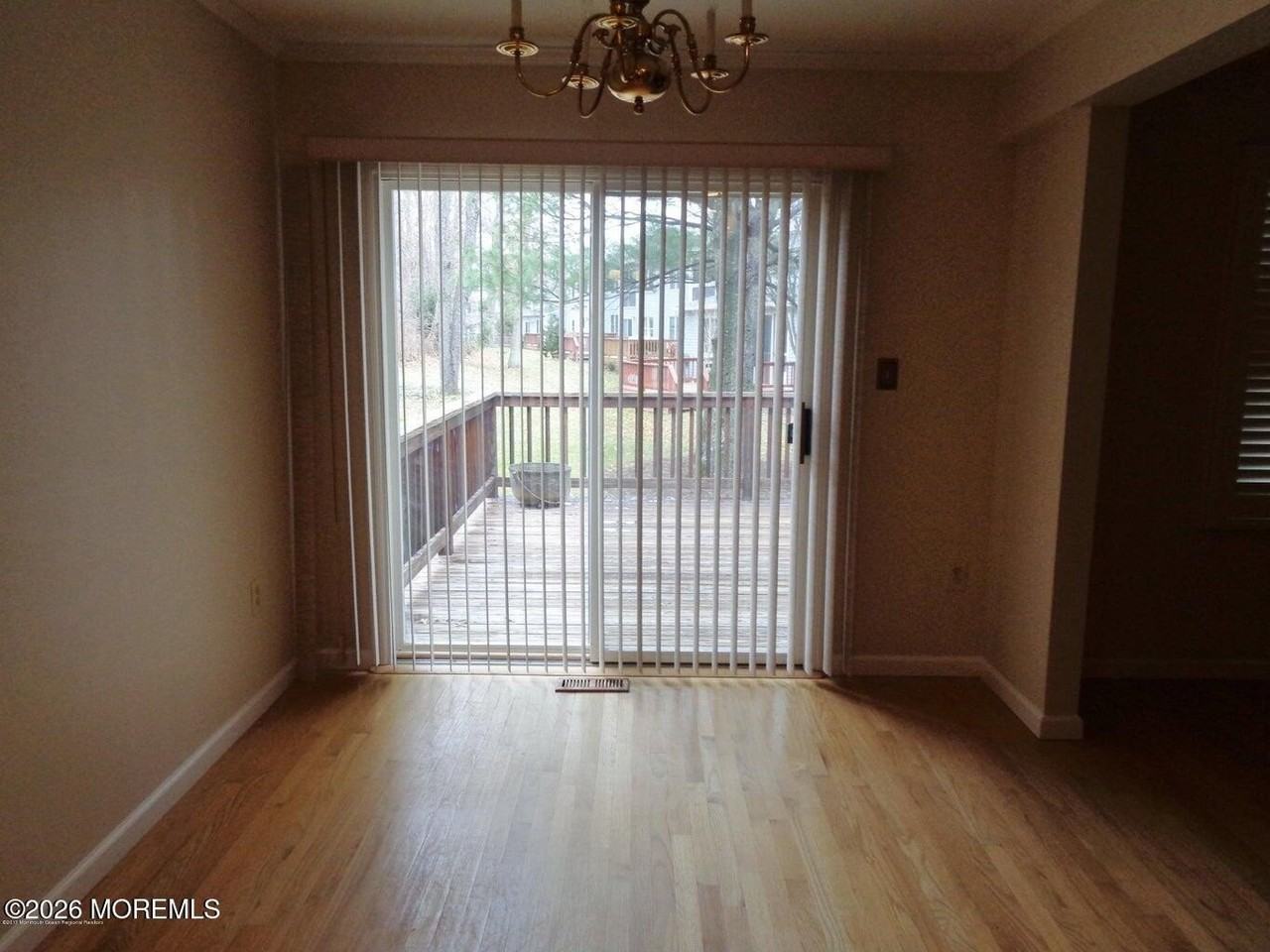 8 Eastborne Dr #1008 - Photo 5 of 9