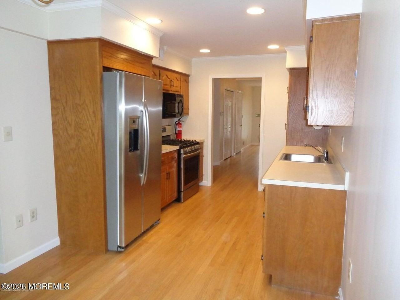 8 Eastborne Dr #1008 - Photo 6 of 9