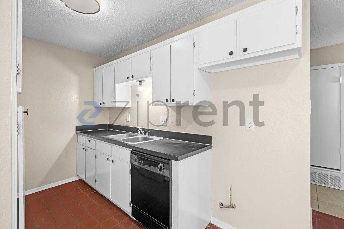 3224 Dreeben Dr #101 - Photo 4 of 21