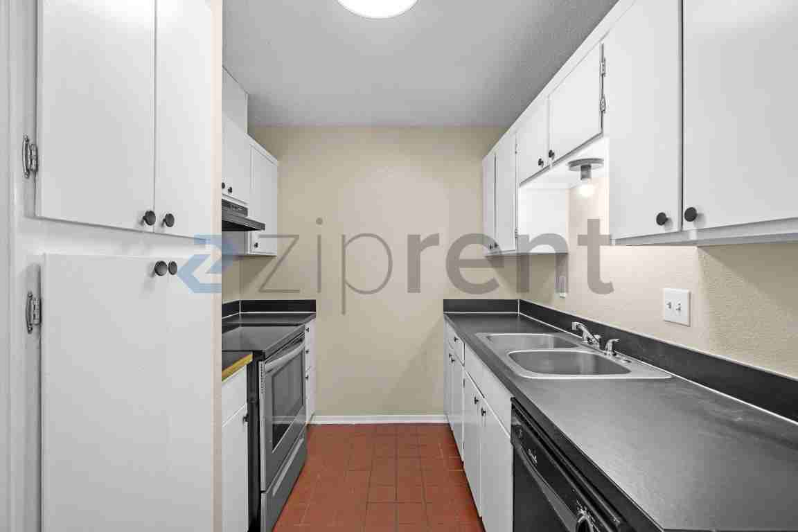 3224 Dreeben Dr #101 - Photo 6 of 21