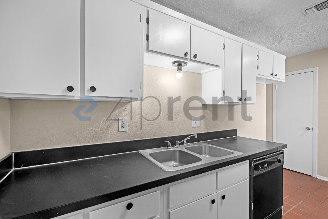 3224 Dreeben Dr #101 - Photo 7 of 21