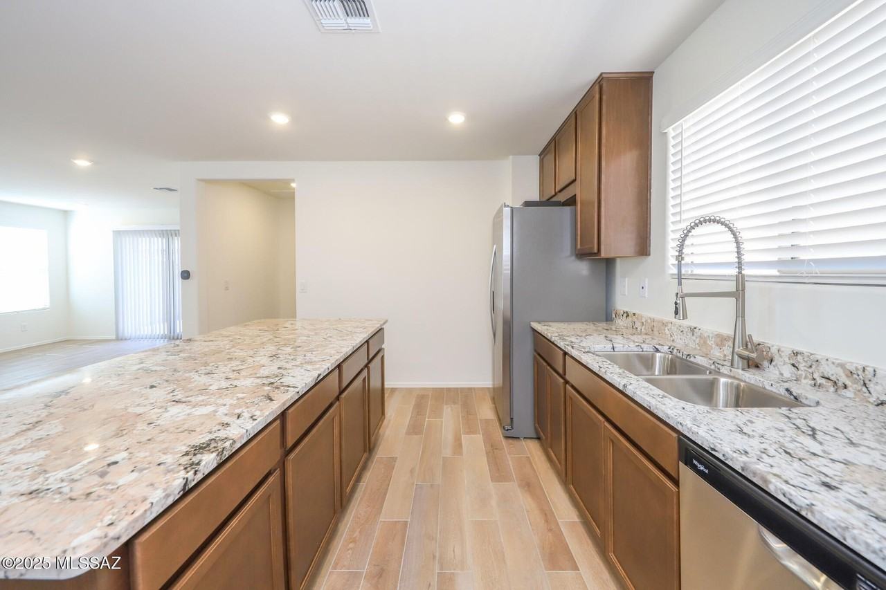 9122 E Red Bluff Ct - Photo 7 of 25
