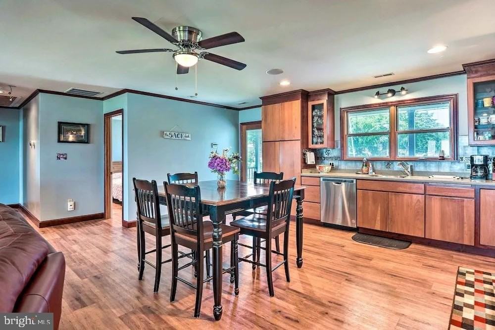 919 Oakdene Rd - Photo 5 of 26