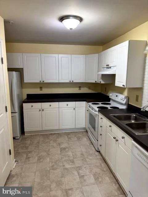 1234 Oakwood Dr - Photo 3 of 17