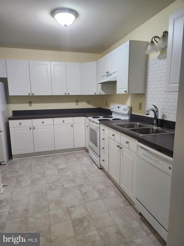 1234 Oakwood Dr - Photo 4 of 17