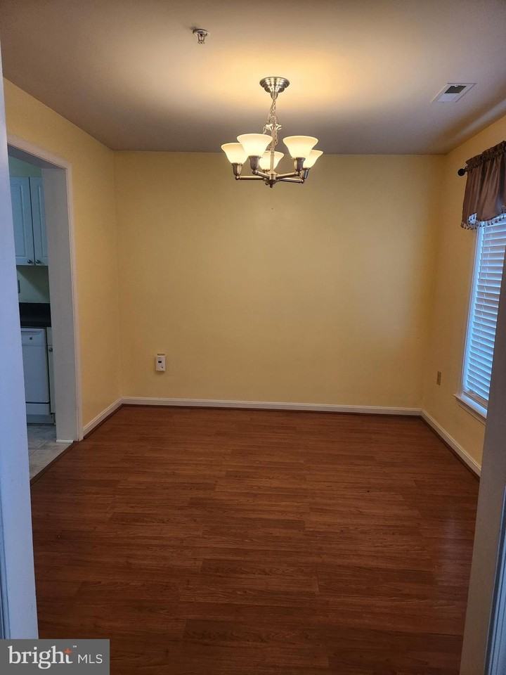 1234 Oakwood Dr - Photo 5 of 17