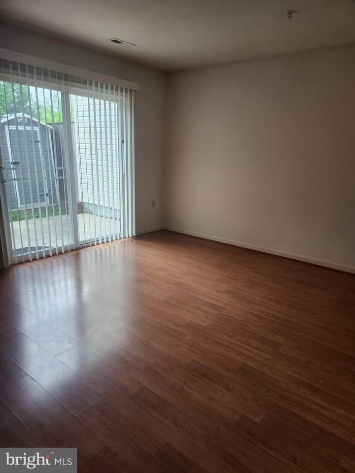 1234 Oakwood Dr - Photo 6 of 17