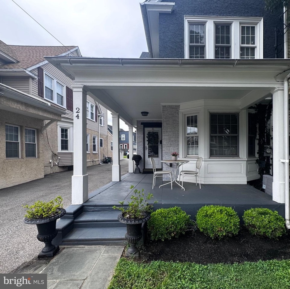 24 Thomas Ave - Photo 3 of 31