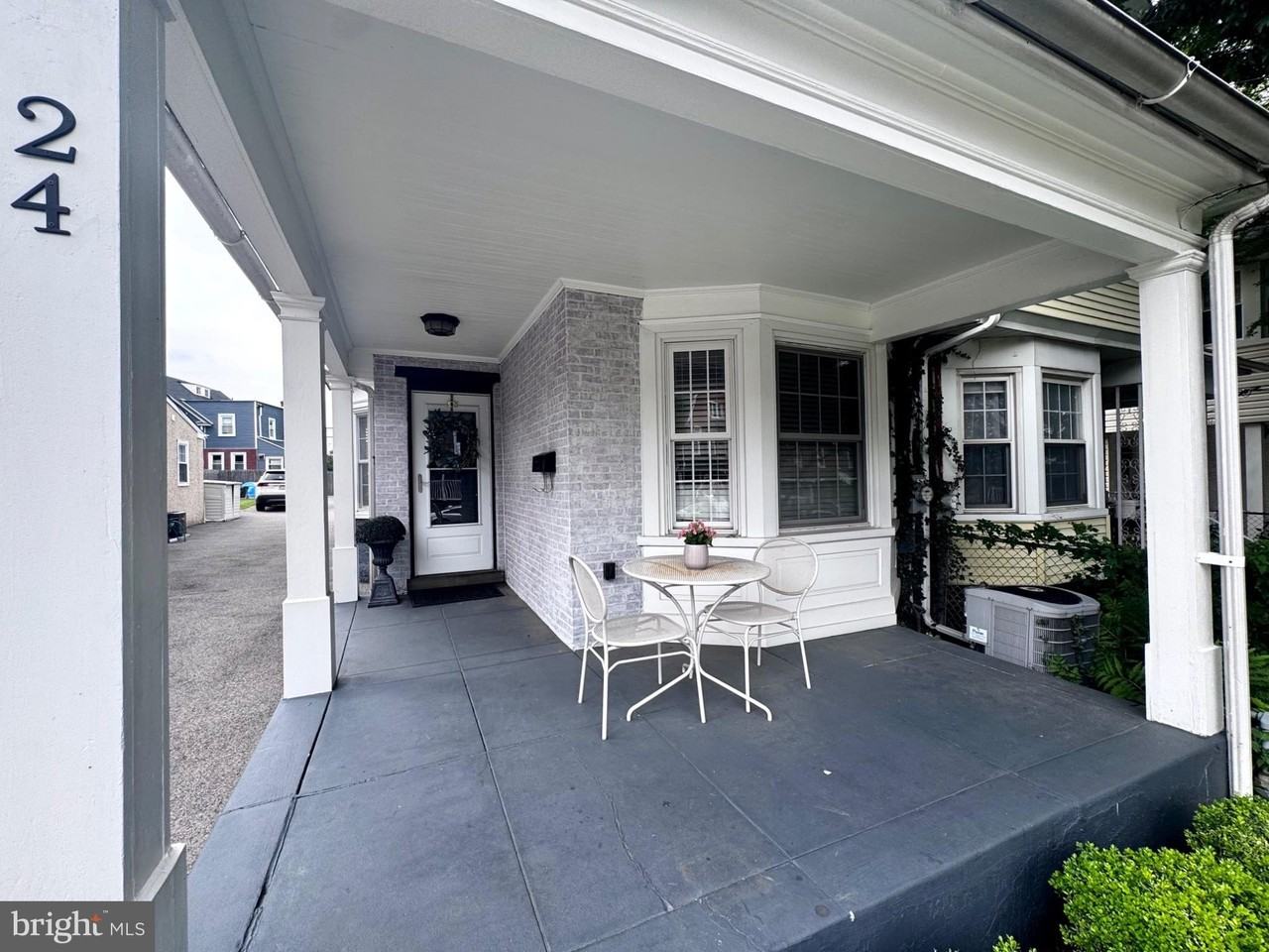 24 Thomas Ave - Photo 4 of 31
