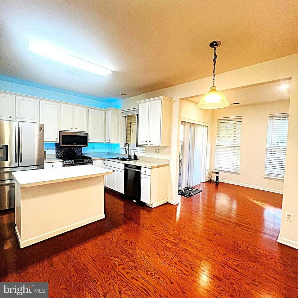 13129 Park Crescent Cir - Photo 6 of 37