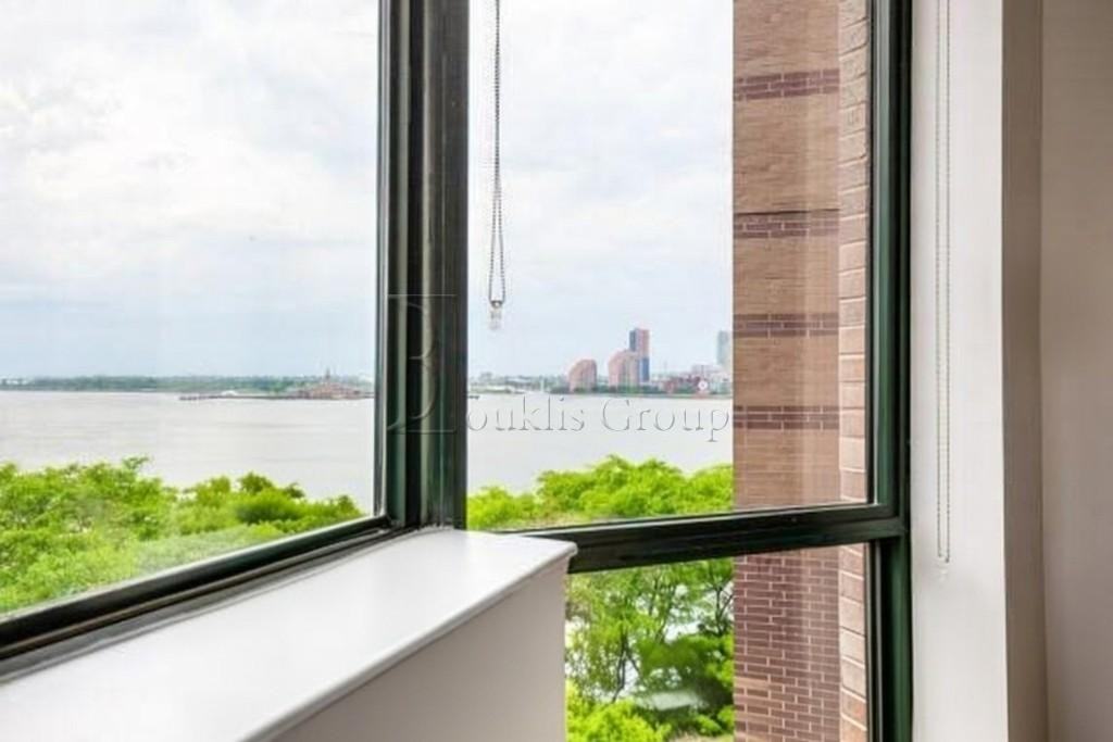 37 3rd St #909 - Photo 3 of 7