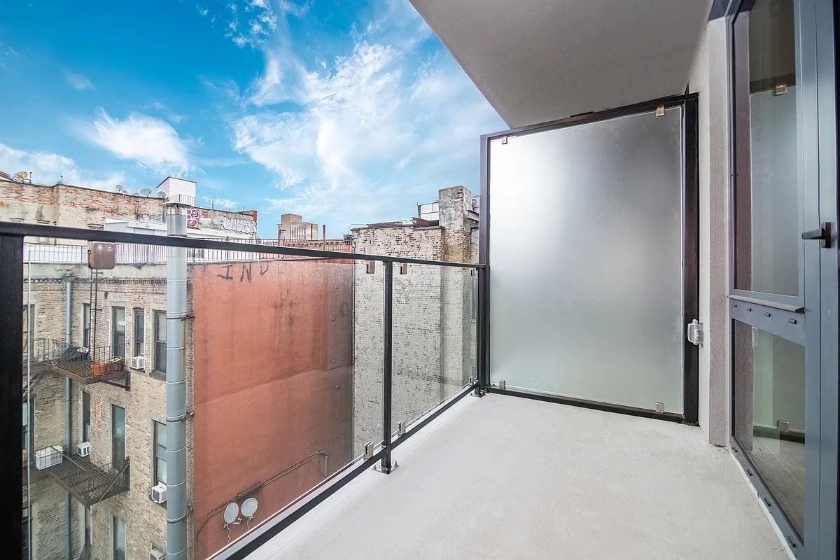 282 Grand St #404 - Photo 3 of 6