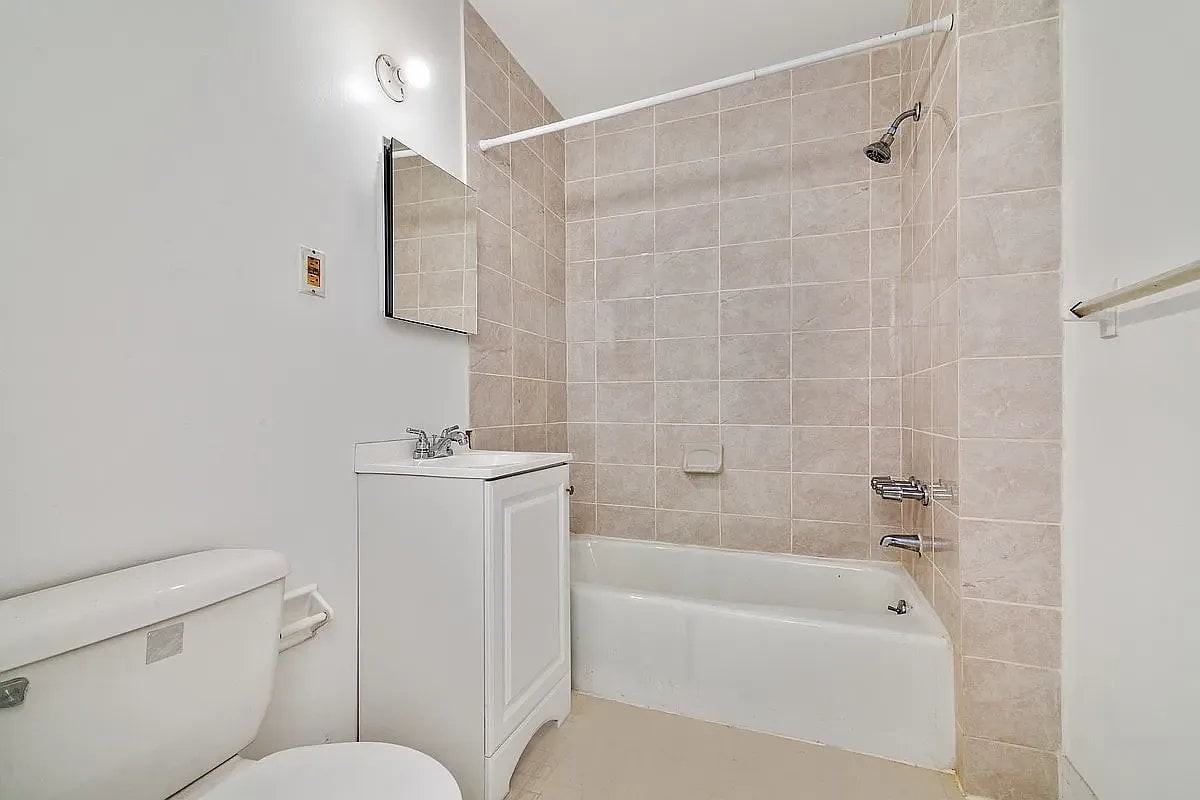 318 W 14th St #1B - Photo 4 of 4