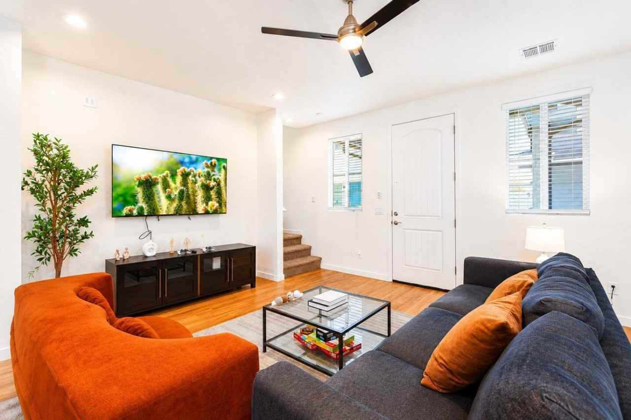 814 E Roma Ave #1581372P - Photo 3 of 50