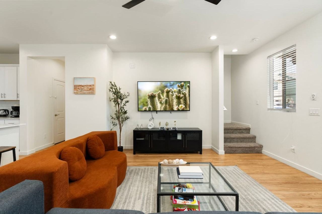 814 E Roma Ave #1581372P - Photo 6 of 50
